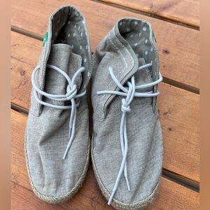 NWOT Sanuk tan booties in size 8 women’s.